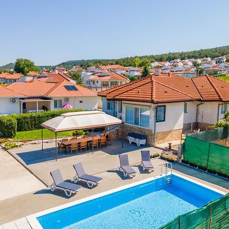 Geranium Holliday Villas Obrochishte المظهر الخارجي الصورة