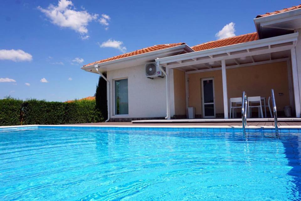 Geranium Holliday Villas Obrochishte المظهر الخارجي الصورة